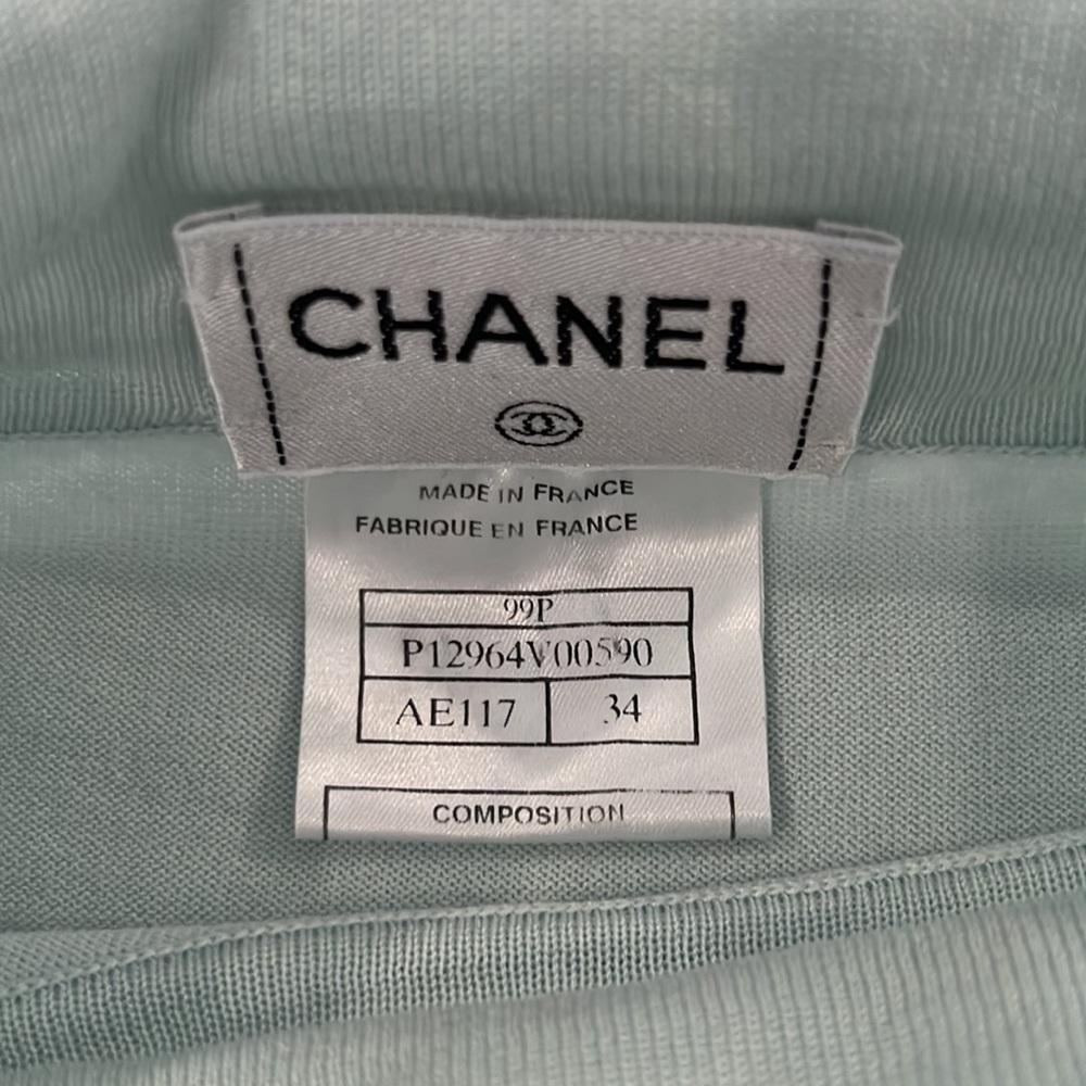 Authentic Chanel sweater - Picture 3 of 7